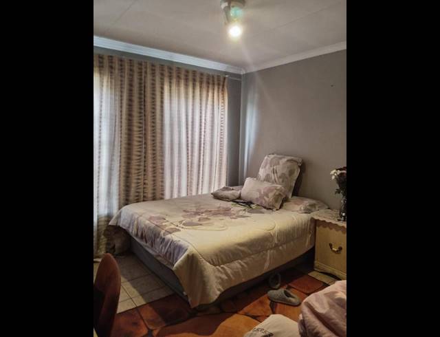 3 BEDROOM HOUSE FOR SALE IN OLIEVENHOUTBOSCH